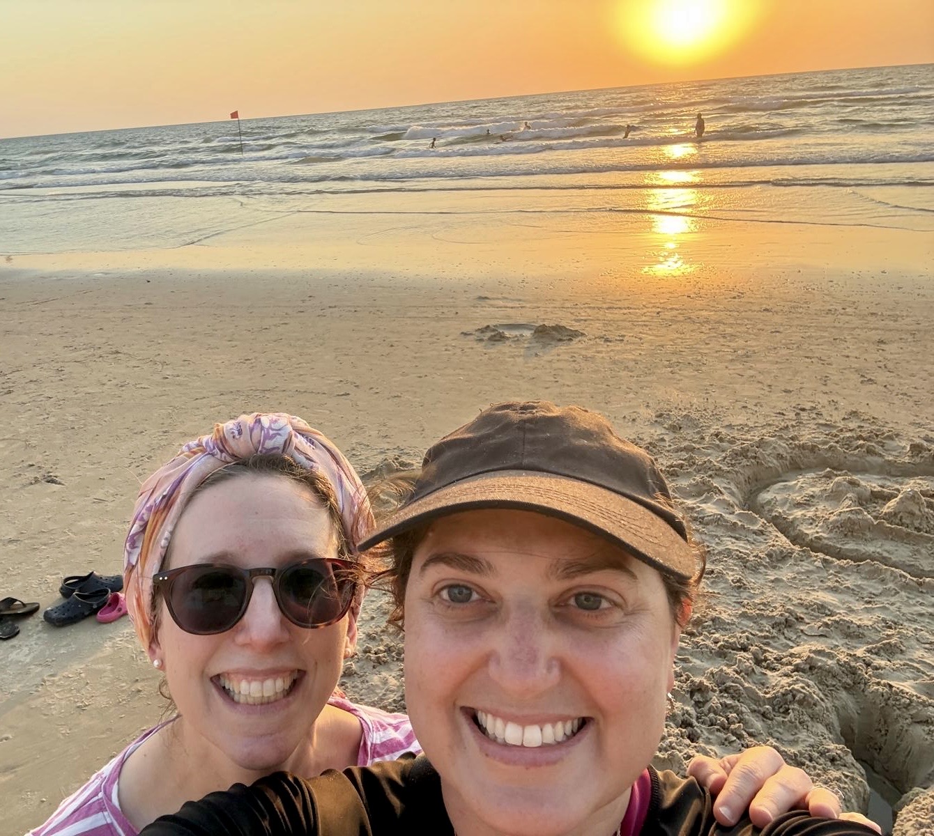 Visiting Nili and Lyle Sudin on a beautiful summer evening in Netanya