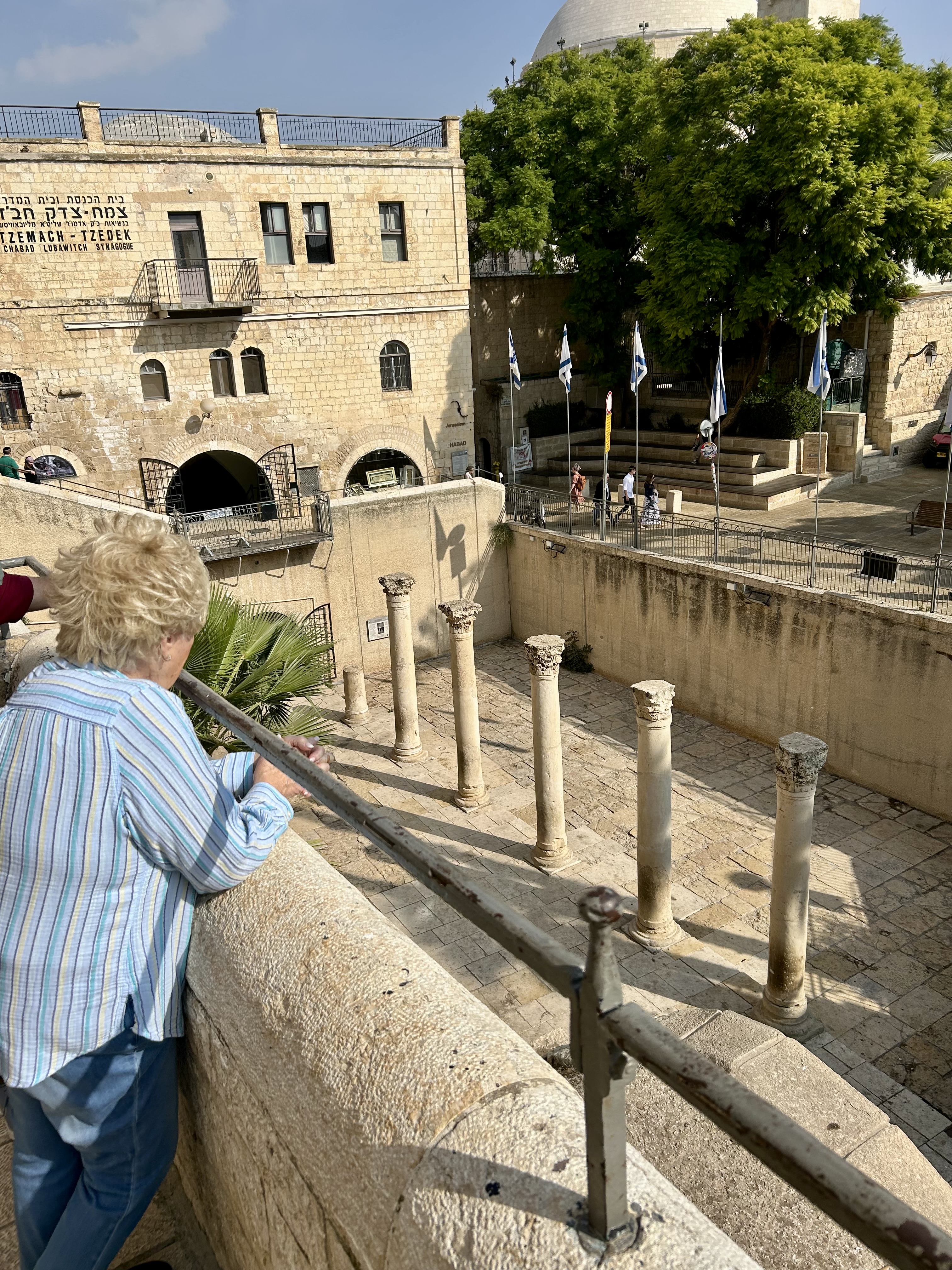 Observing ancient Roman columns in the Cardo