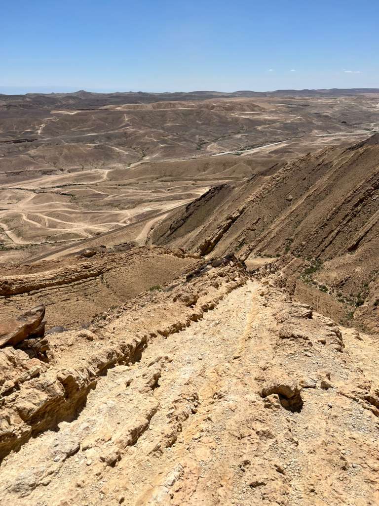 Scaling a mountain! Avi’s tiyul with Gush to Eilat, day 1