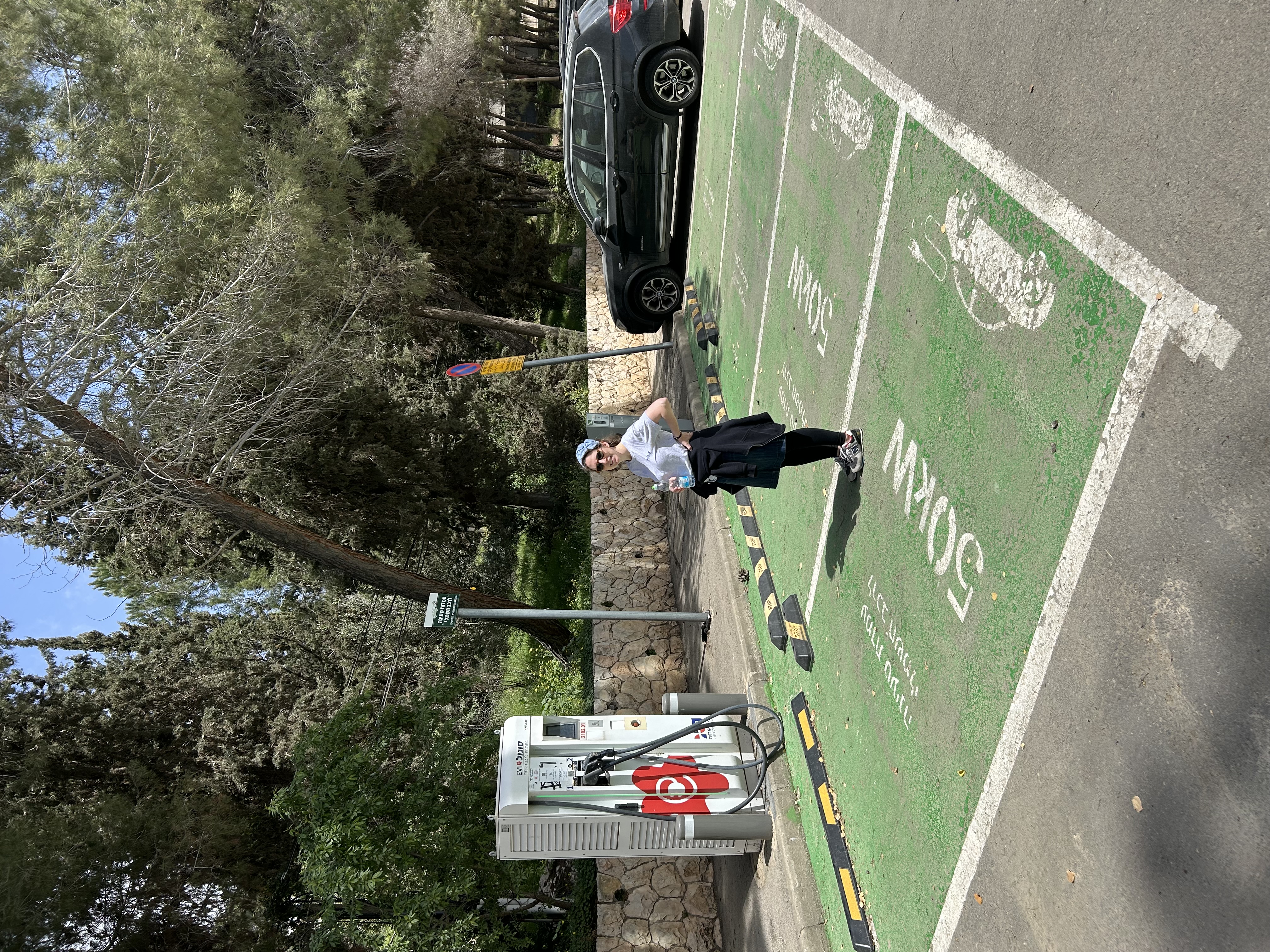 Fast charging station in Nayot