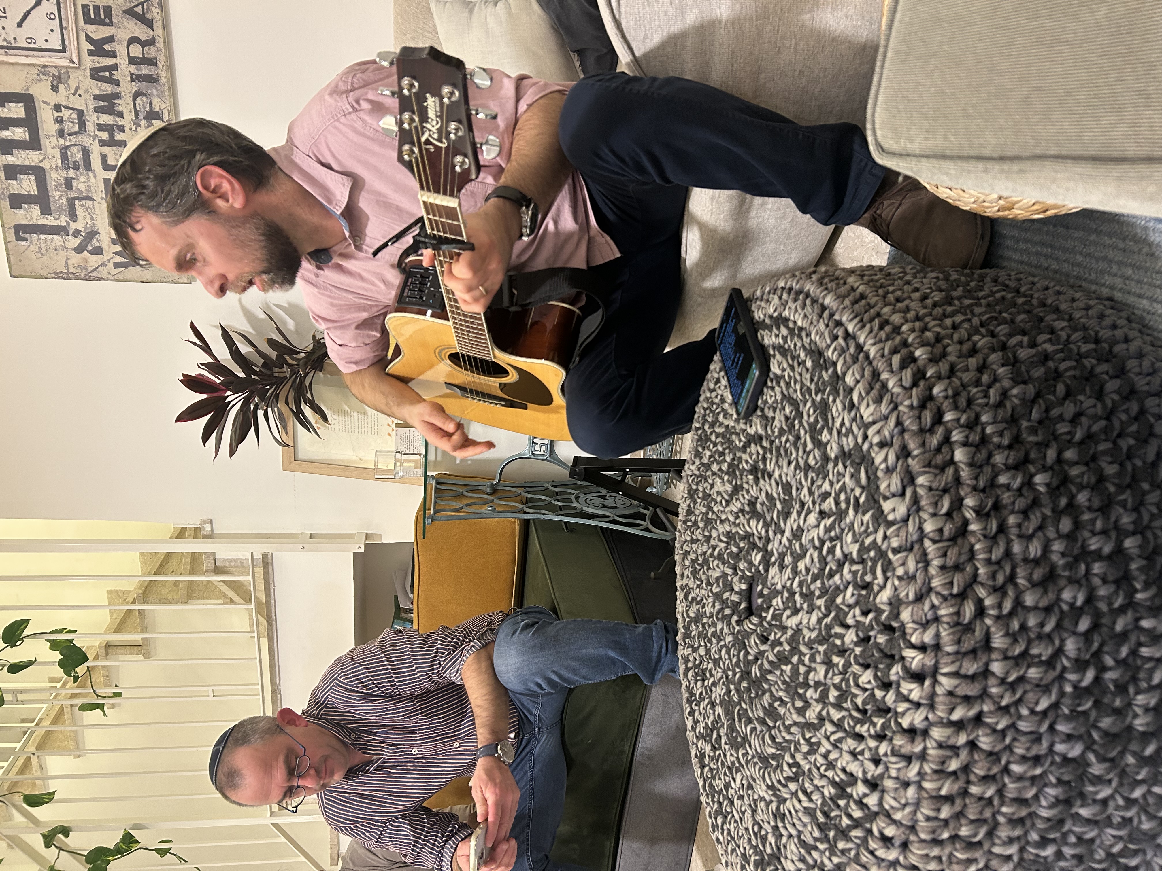 Motzei Shabbat songs of thanks at the Hershkovitzes after the recovery of the last Gaza hostage